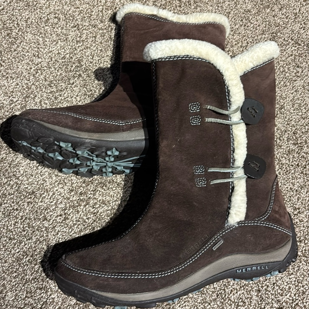 Women’s Merrell size 10 slip on boots
